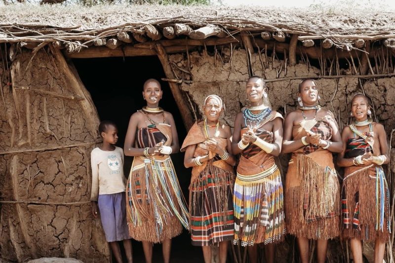 https://thetravnia.com/wp-content/uploads/2025/08/655d343992297adf21e33f20_blog-harmony-in-diversity-exploring-tanzanias-rich-tapestry-of-tribes-800x533.jpg